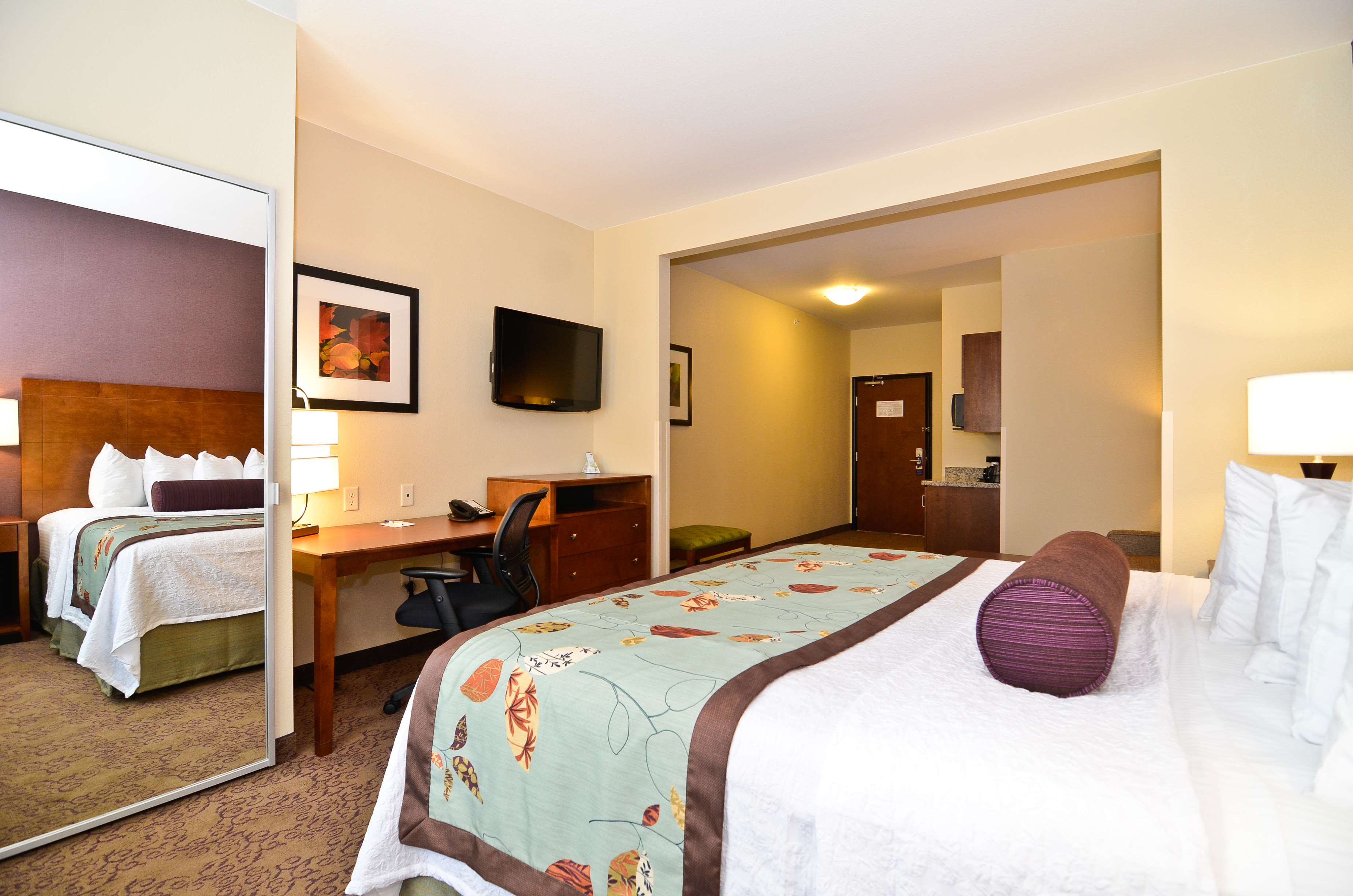 Best Western Plus Carousel Inn & Suites Photo