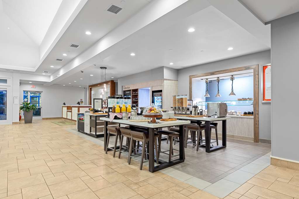 Hilton Garden Inn Auburn Image