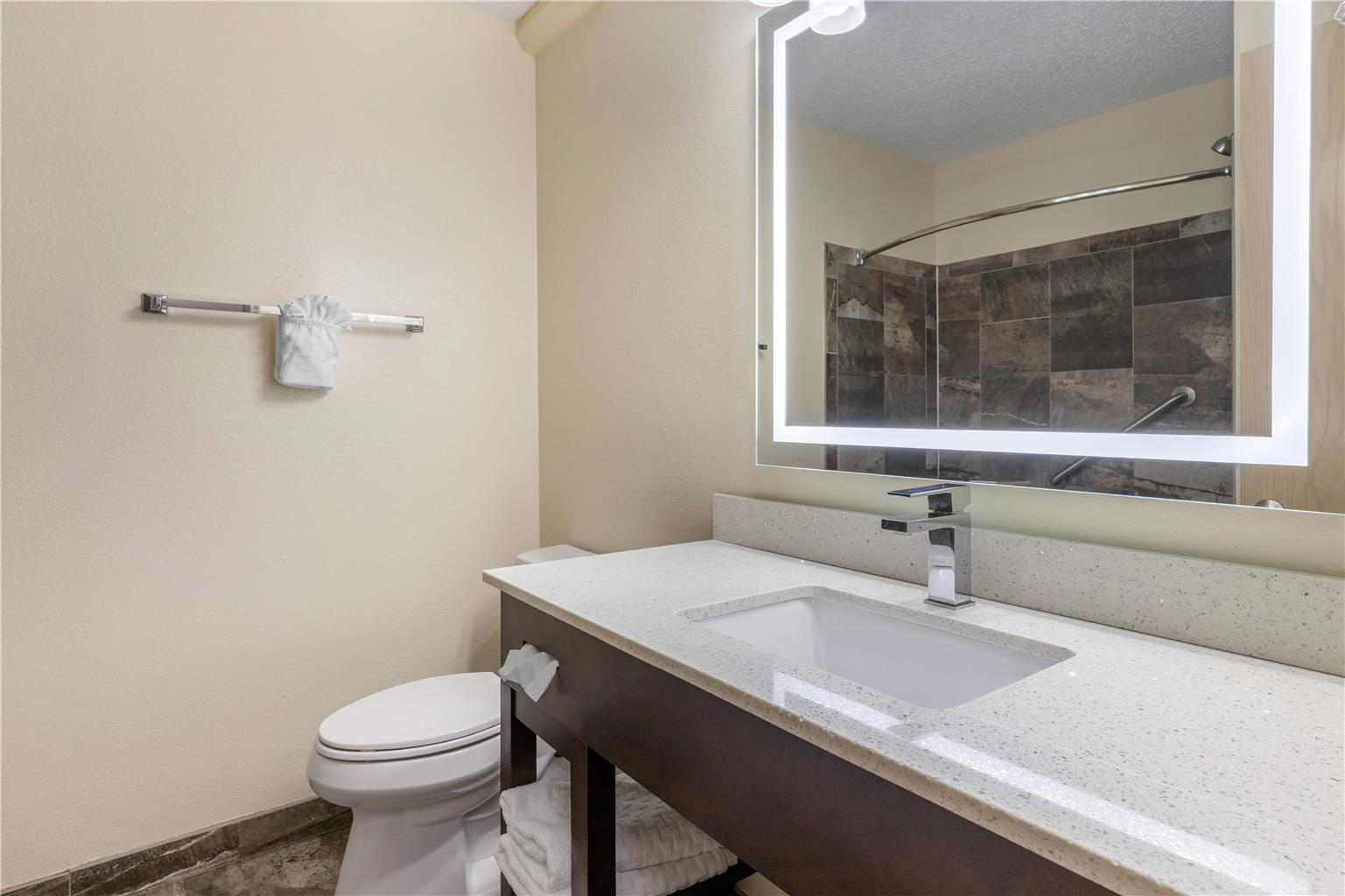 Best Western Aspen Hotel Image