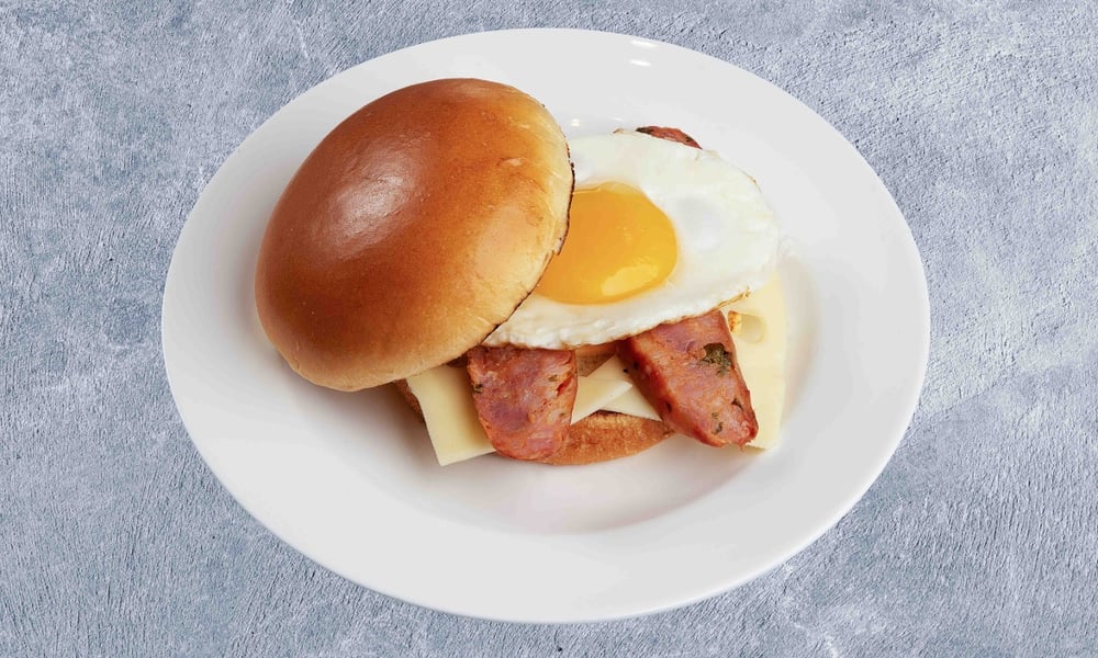 Huevos con chorizo & Queso Brioche