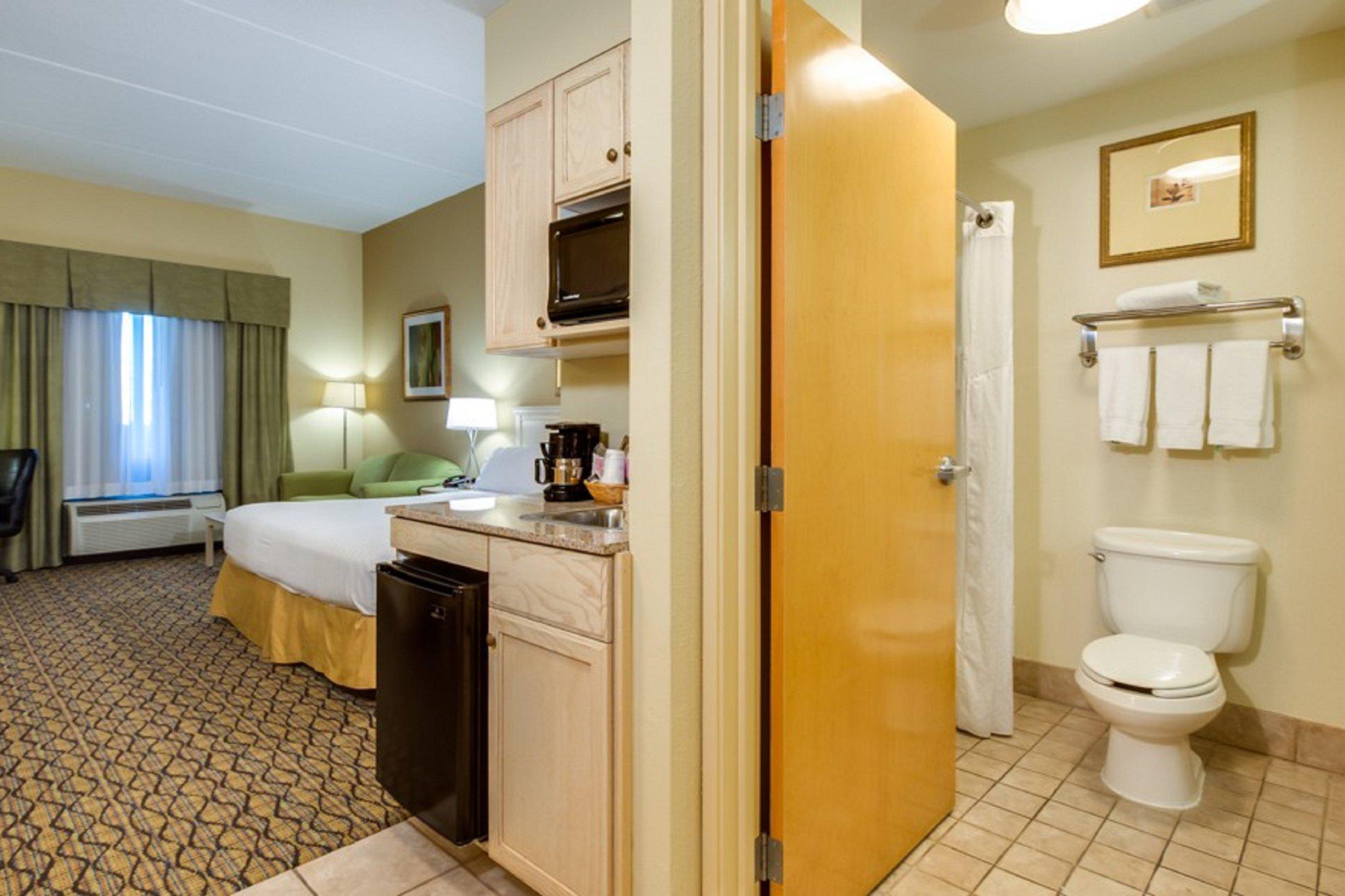 Holiday Inn Express & Suites Memphis Southwind Photo