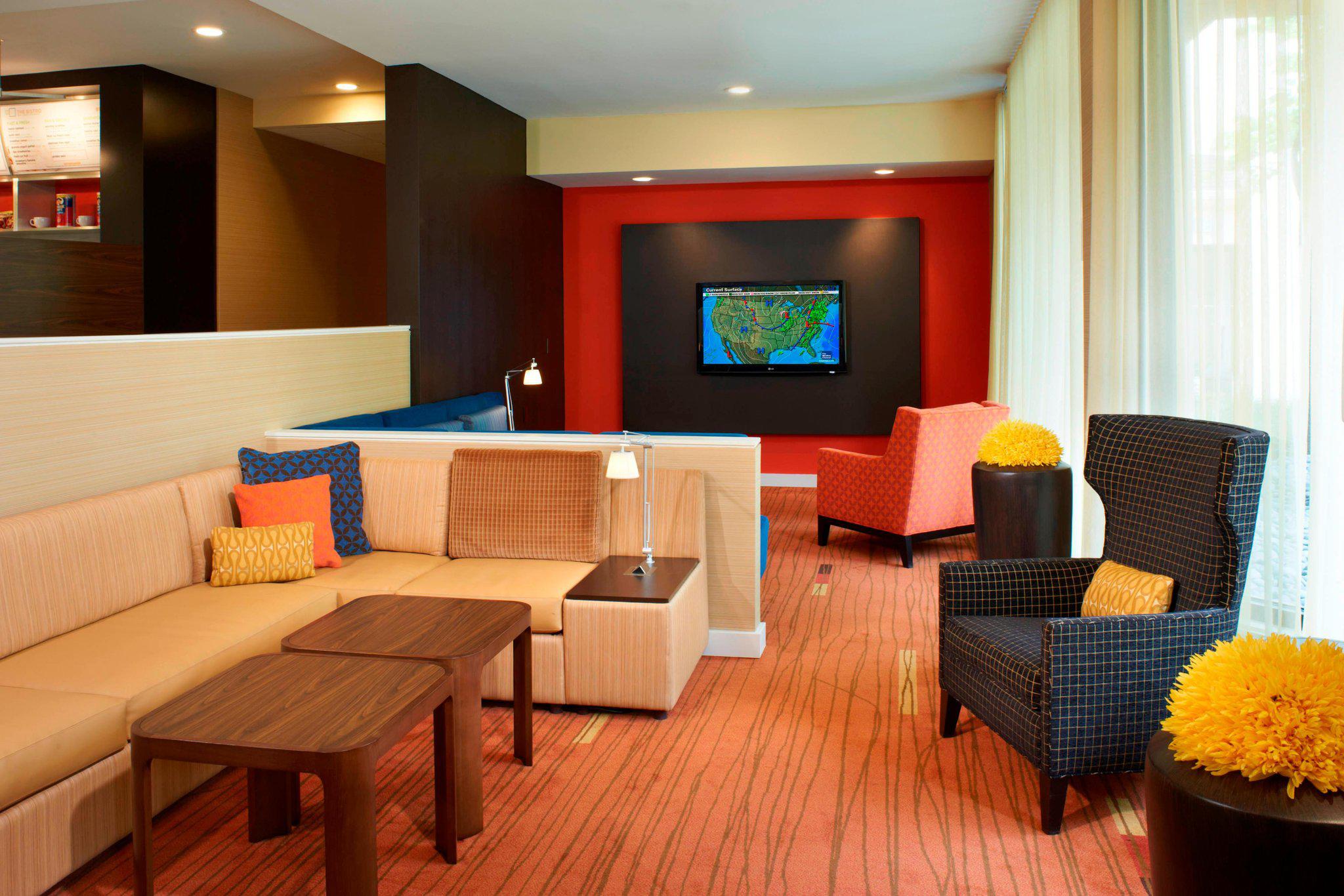 Courtyard by Marriott Columbus Dublin Photo