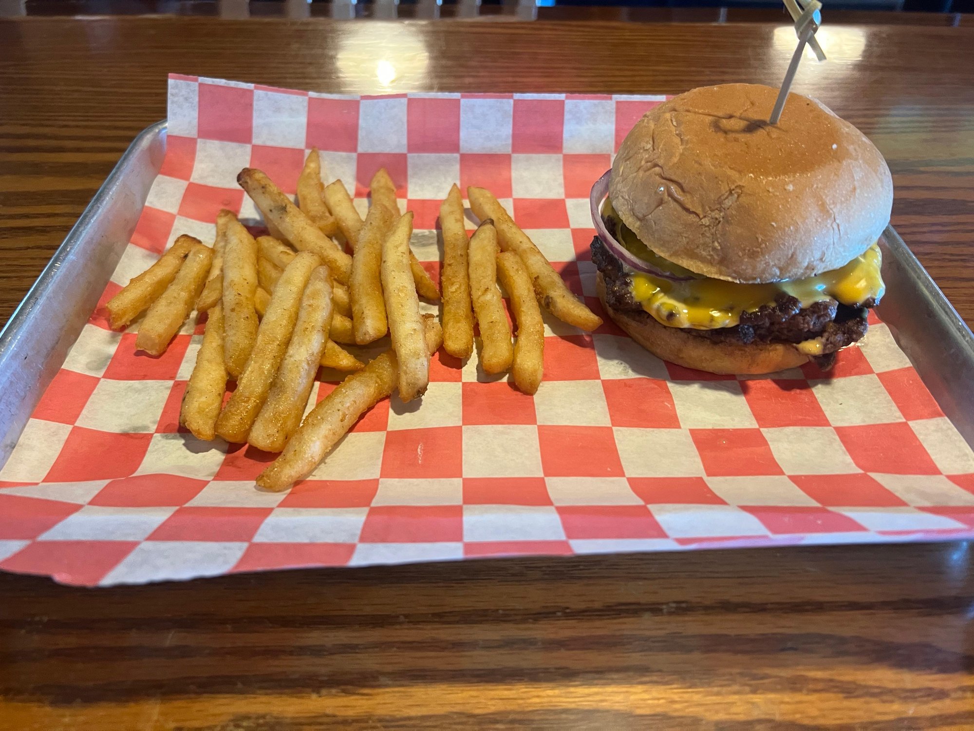 LUNCH Cheeseburger