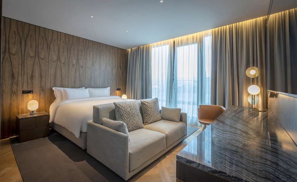 Radisson Blu Royal Hotel, Dublin 25