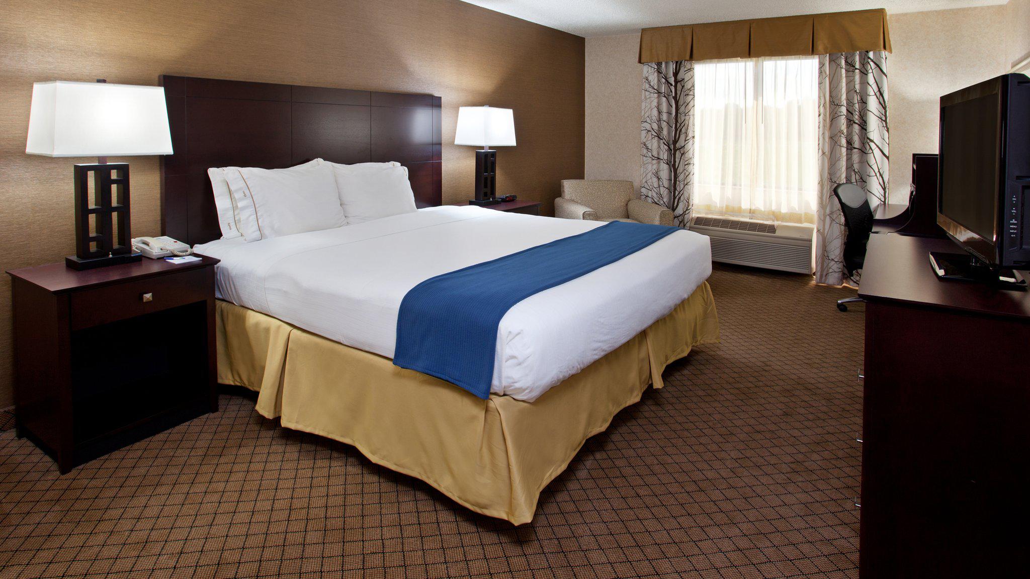 Holiday Inn Express & Suites Wadsworth Photo