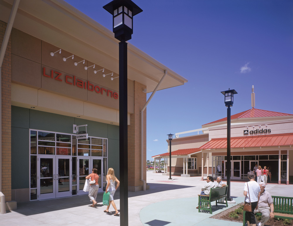 aurora outlet mall