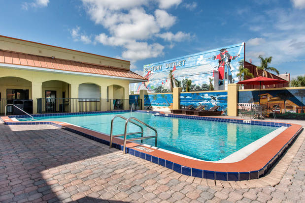Images Clarion Inn & Suites