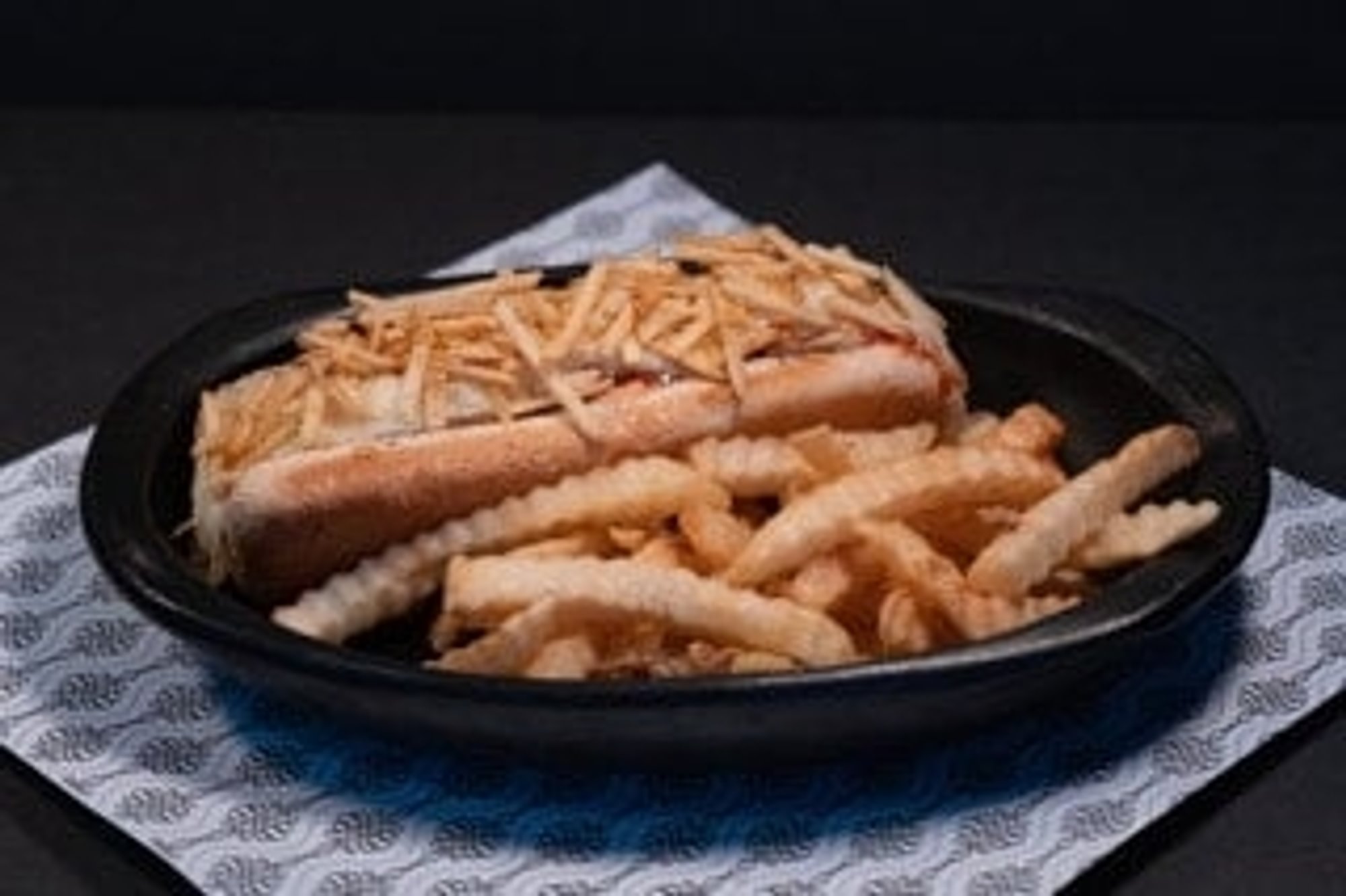 Perro caliente con papa fritas / hot dog with French fries