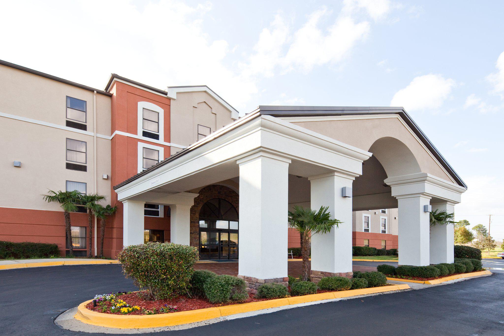 Holiday Inn Express & Suites Ridgeland - Jackson North Area Photo