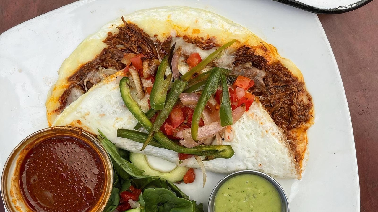 QUESA-BIRRIA OMELETTE