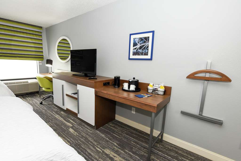 Hampton Inn Youngstown-North Image