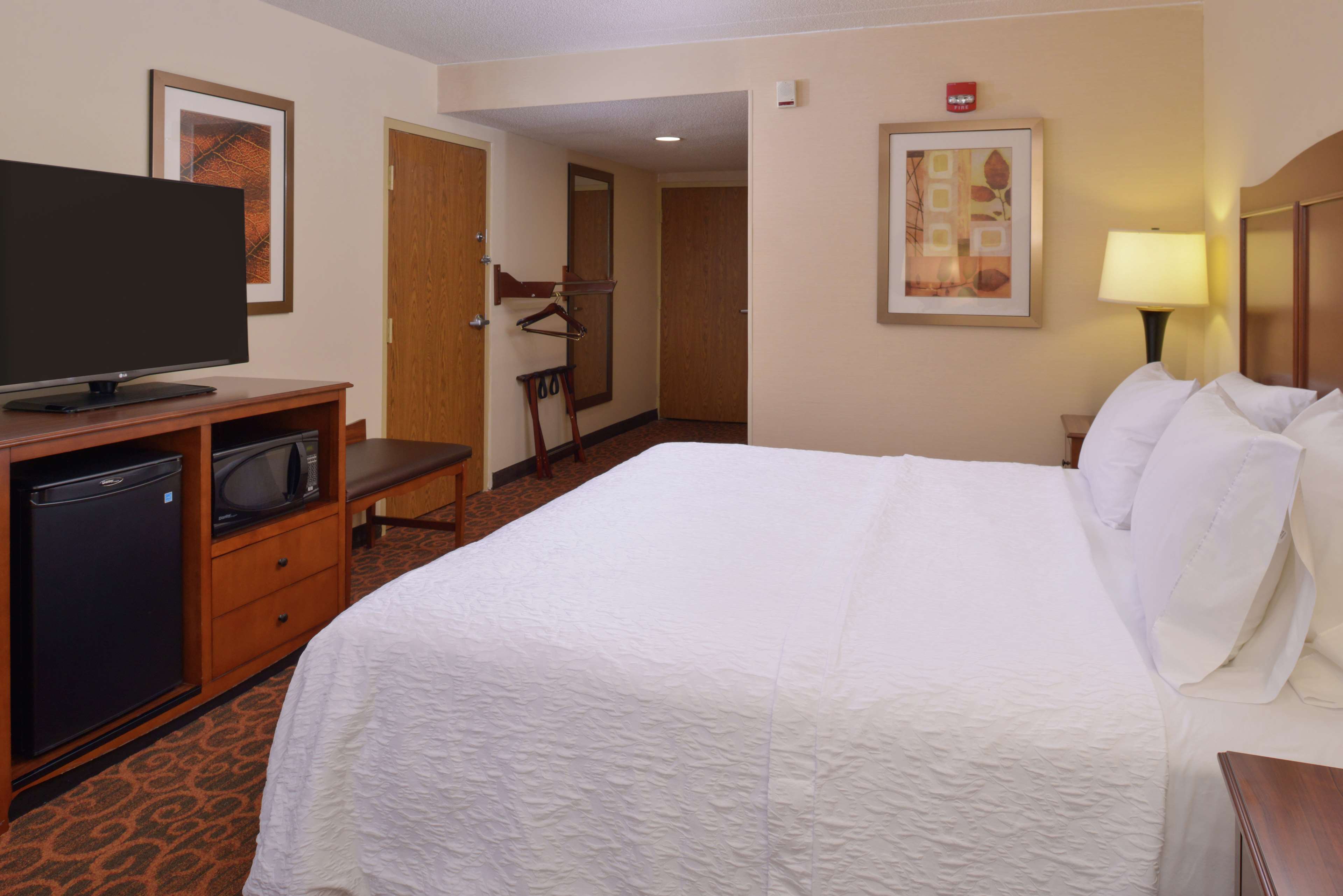 Hampton Inn Frederick Photo