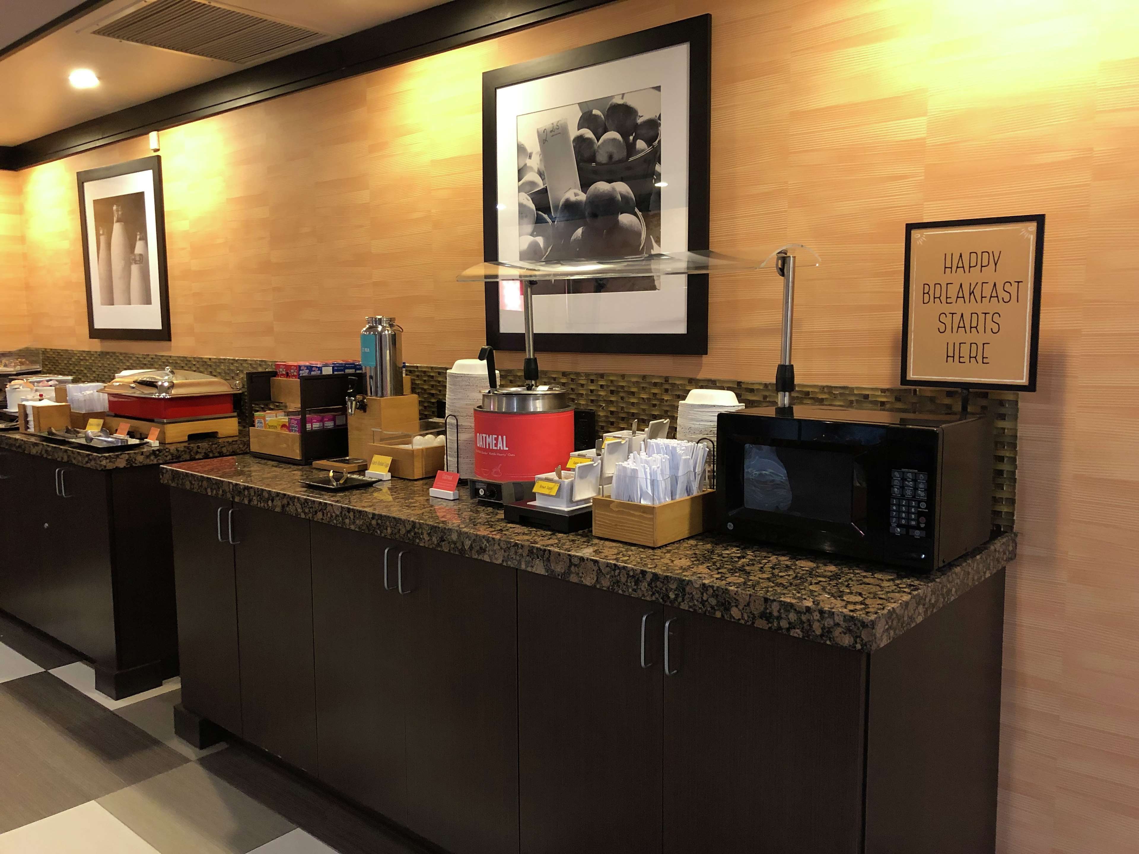 Hampton Inn & Suites Tulsa/Central Photo