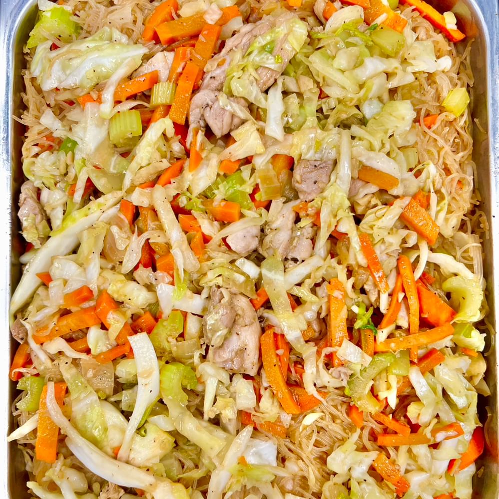 Pancit Bihon 1/2 Tray Good for (10-12) Pax