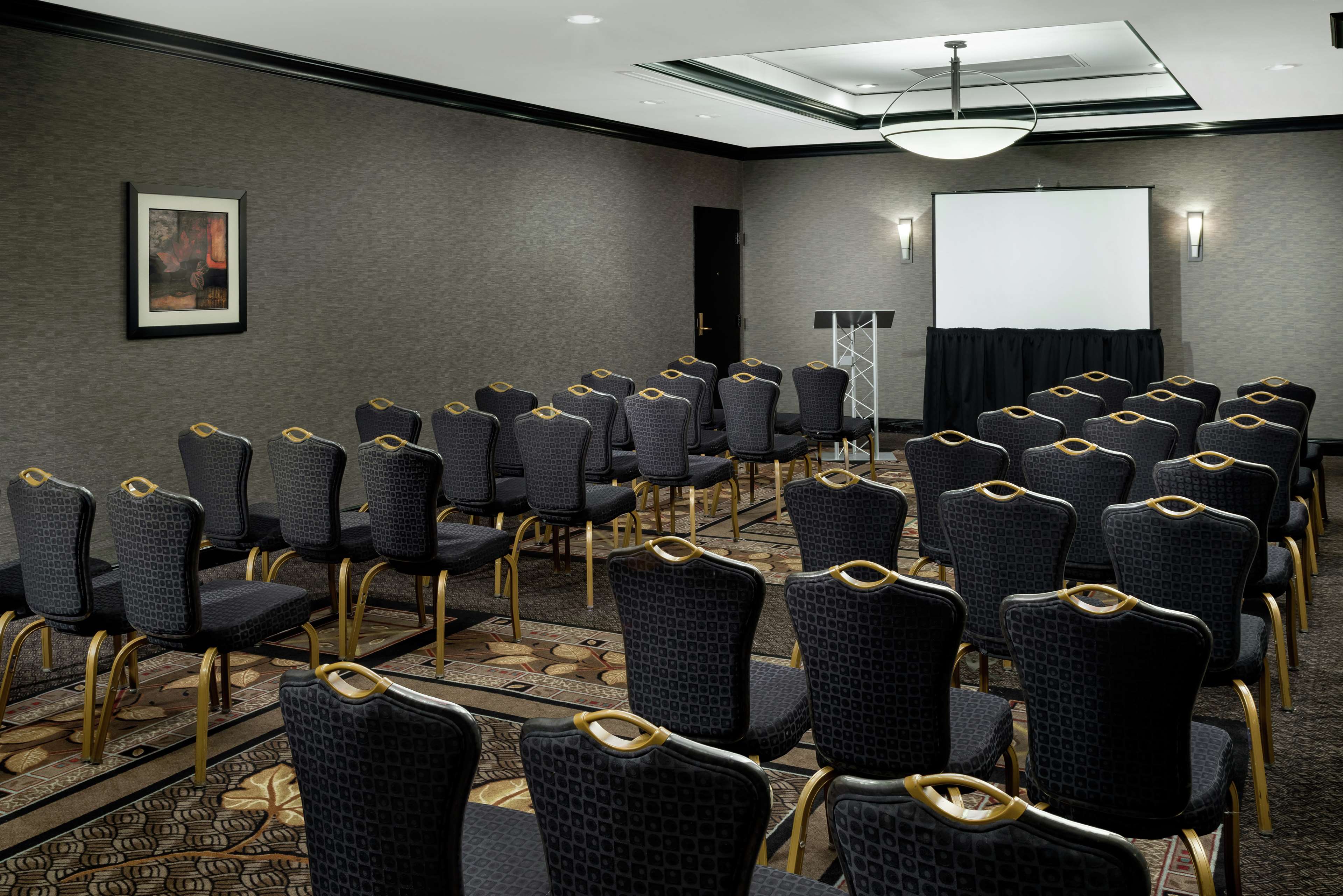 Hilton Charlotte University Place Photo