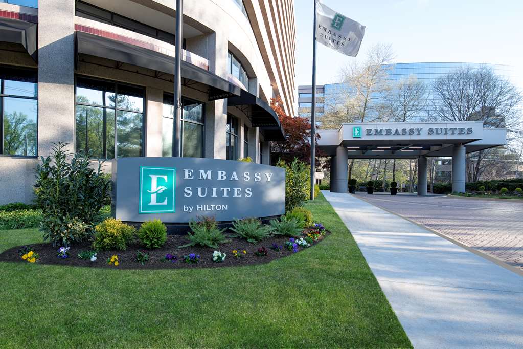 Embassy Suites by Hilton Bethesda Washington DC Logo