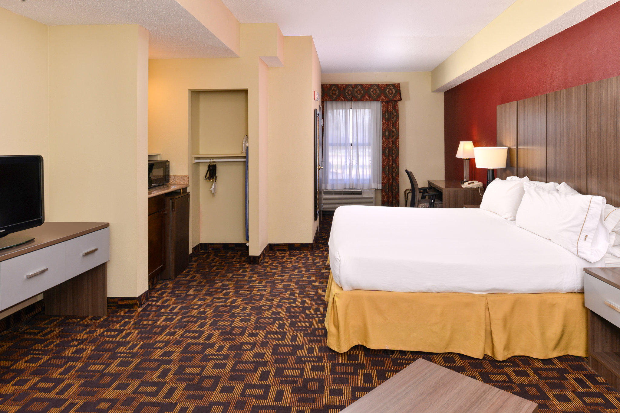 Holiday Inn Express & Suites Ridgeland - Jackson North Area Photo