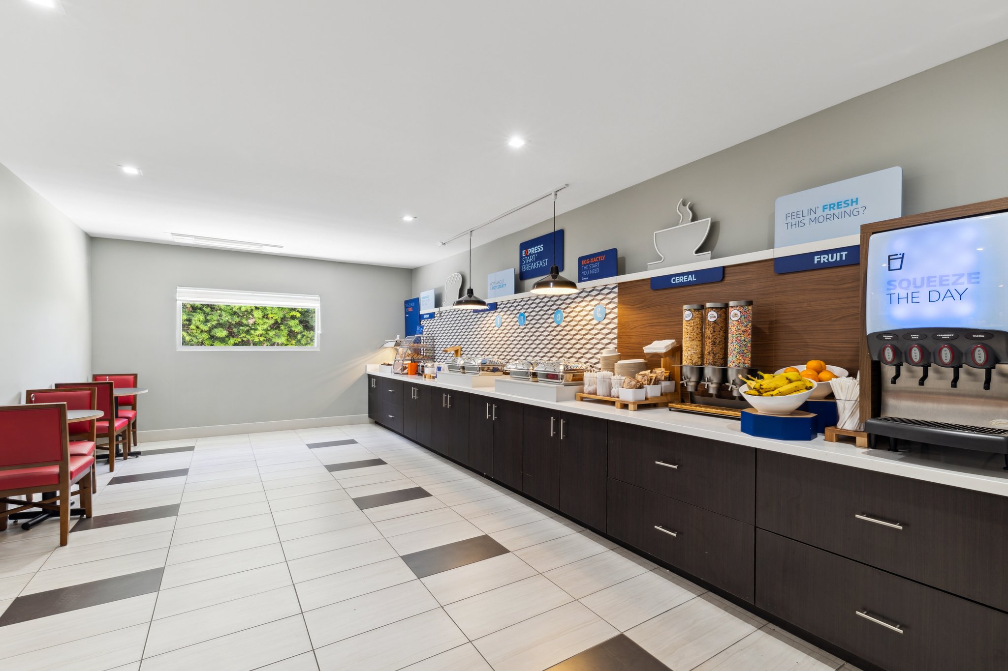 Holiday Inn Express & Suites Mountain View Silicon Valley by IHG Image