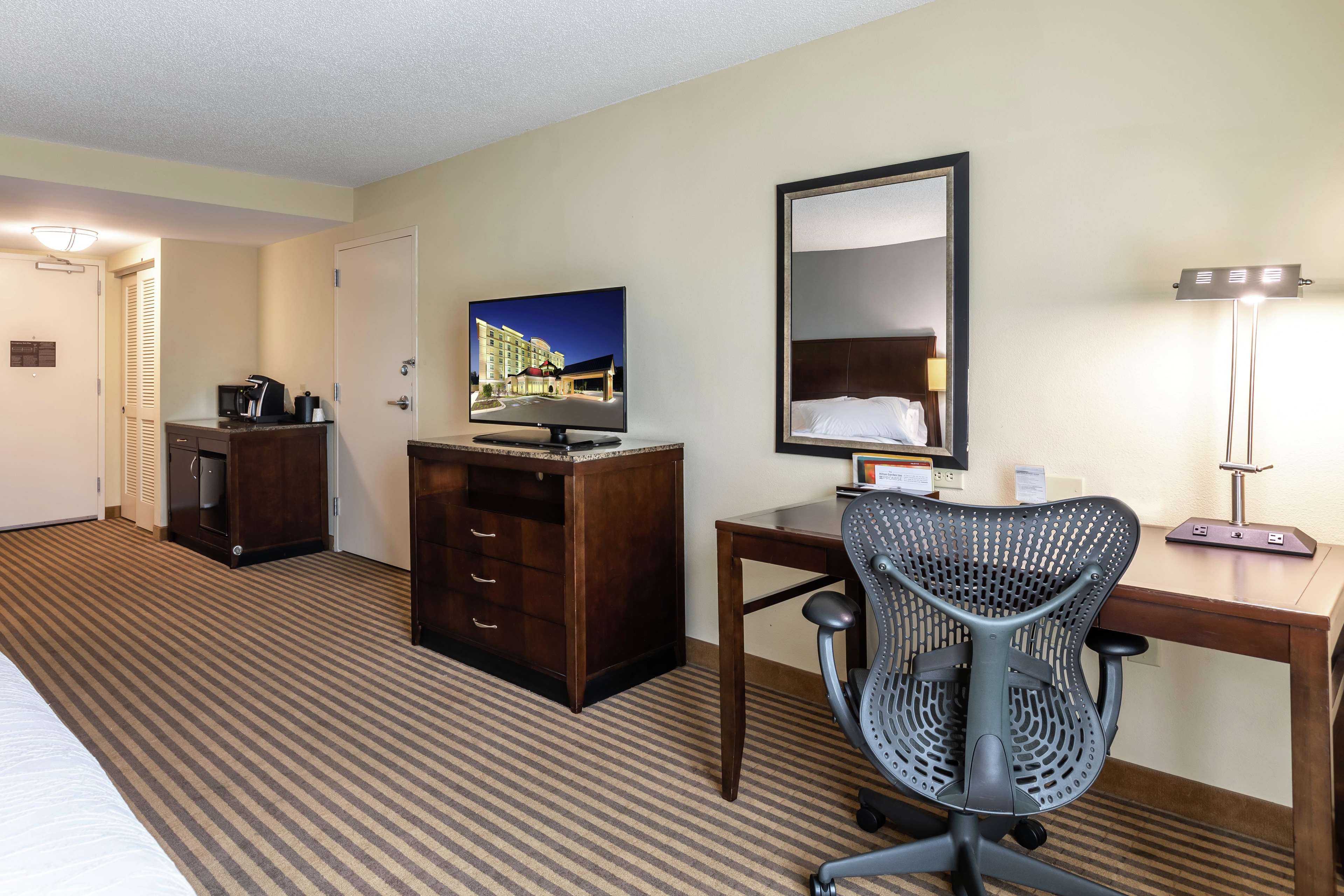 Hilton Garden Inn Atlanta Airport North Photo