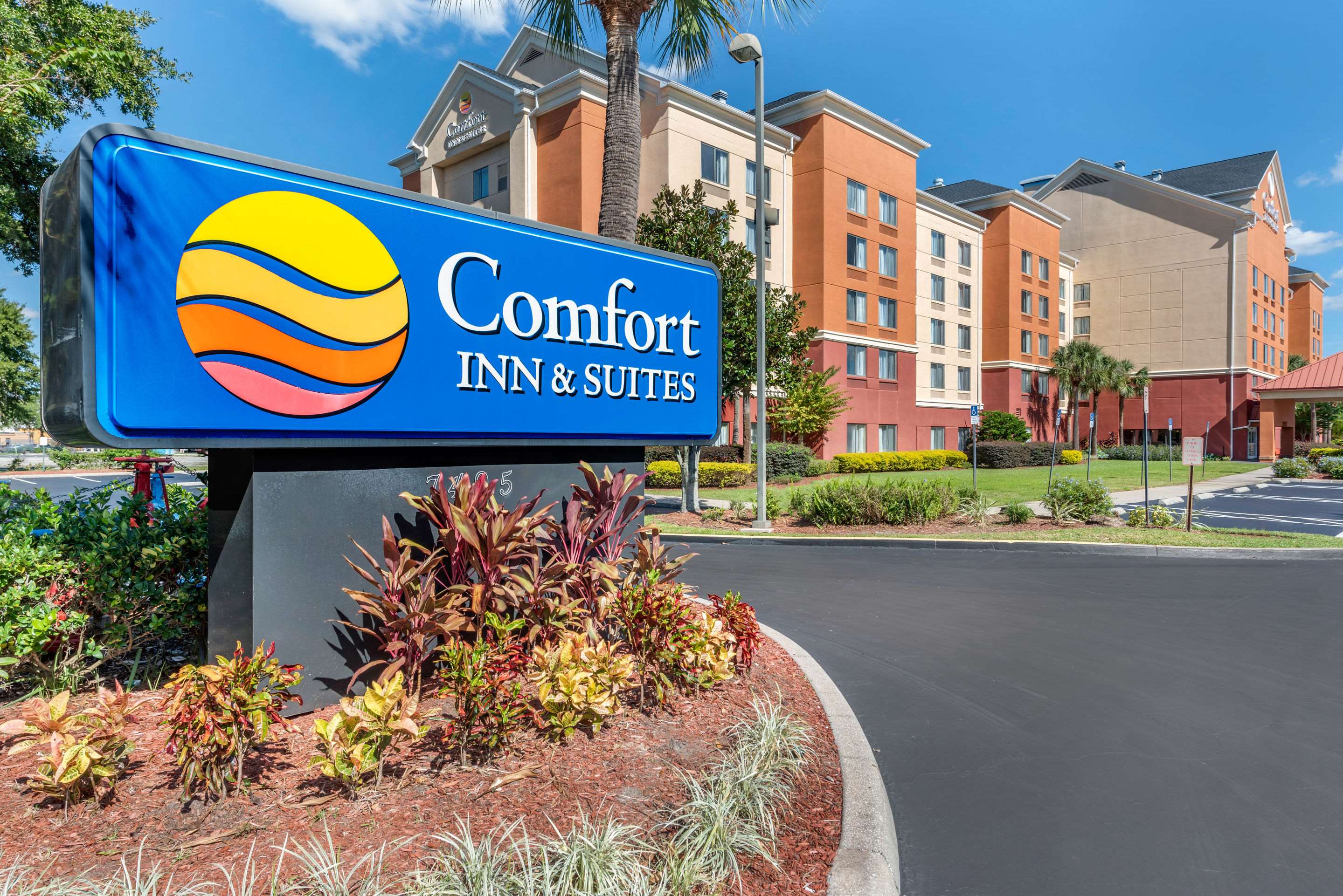 Comfort Inn & Suites Near Universal Orlando Resort Photo