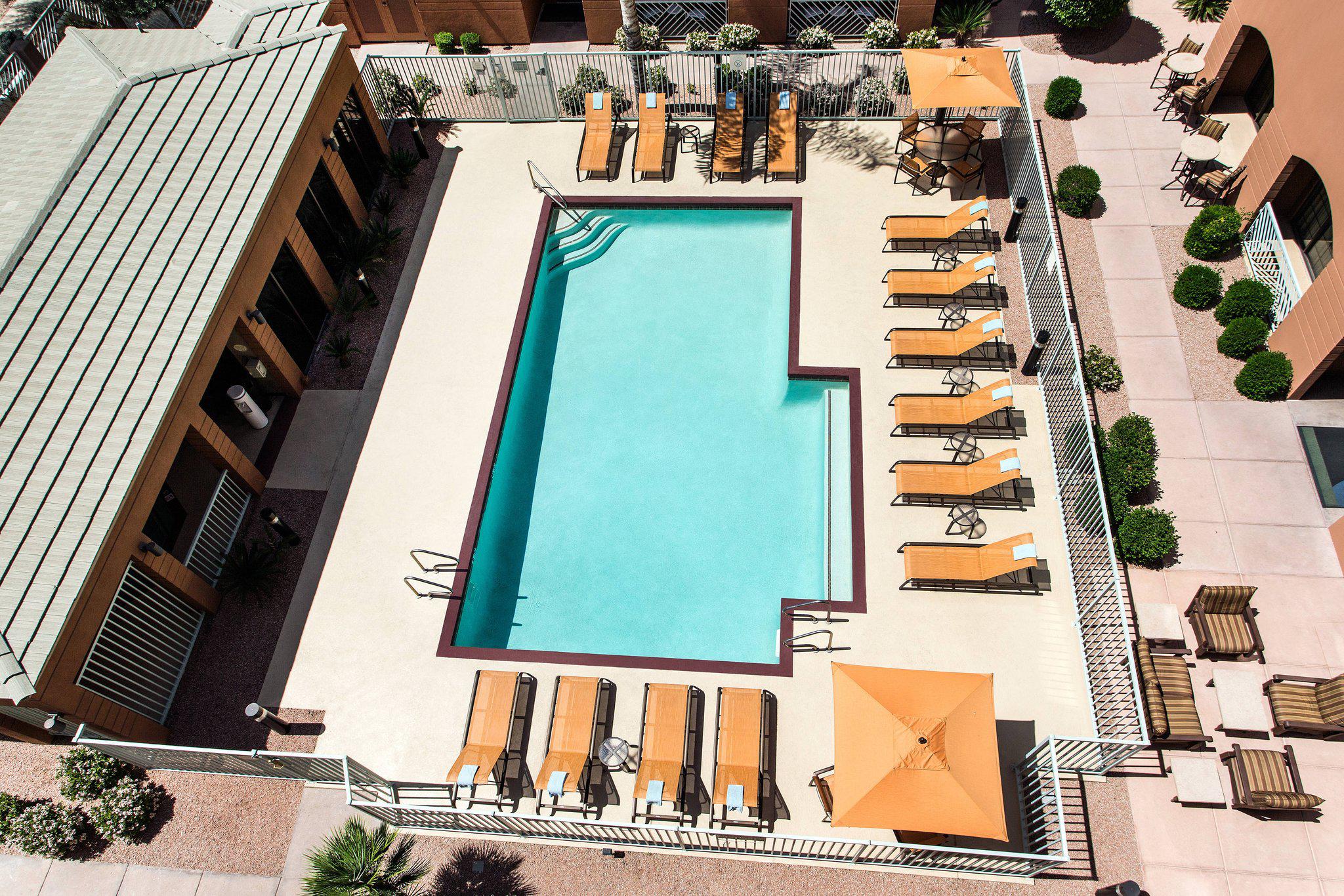 Courtyard by Marriott Scottsdale Old Town Photo