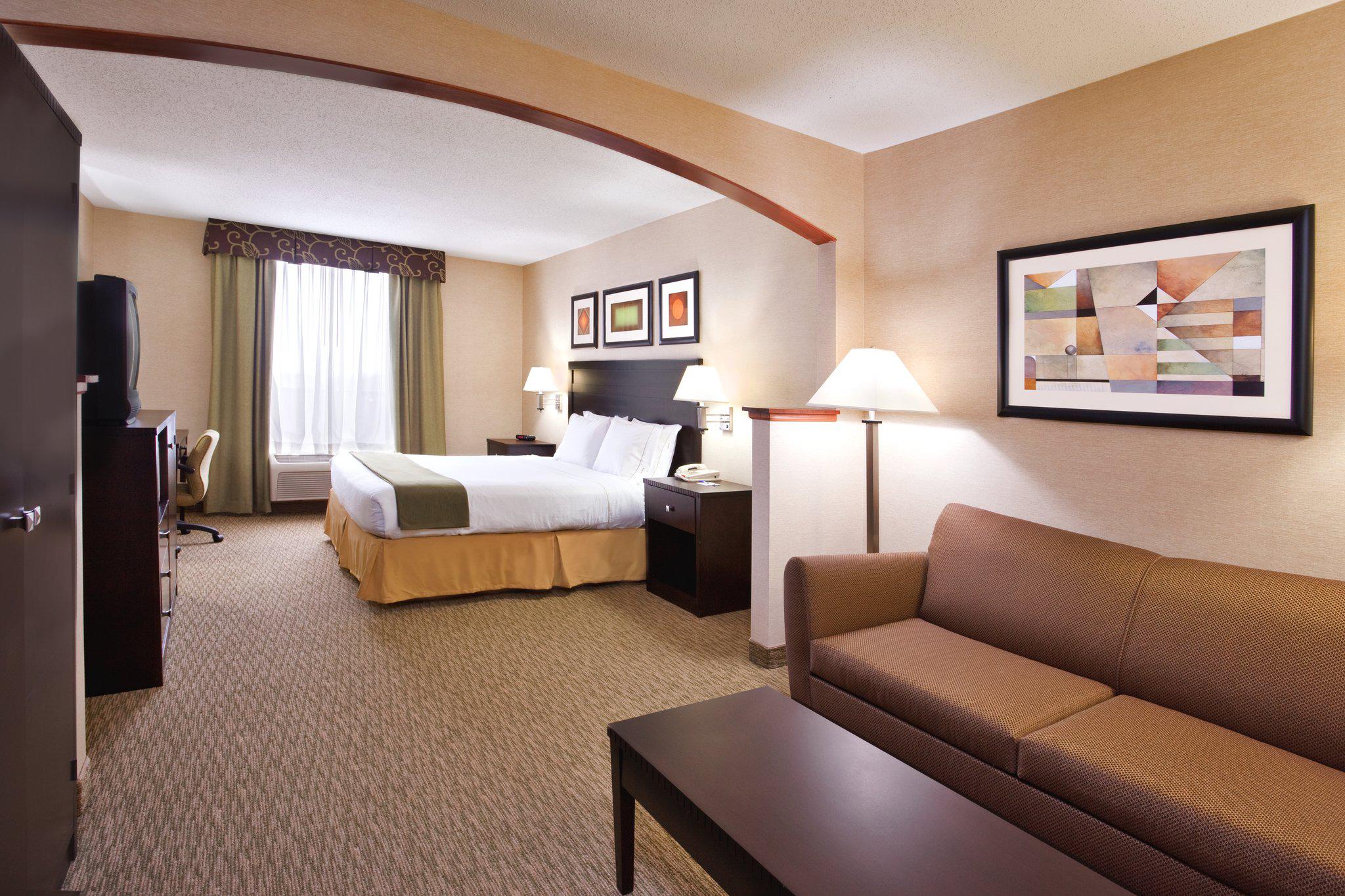 Holiday Inn Express & Suites Cleveland-Streetsboro Photo