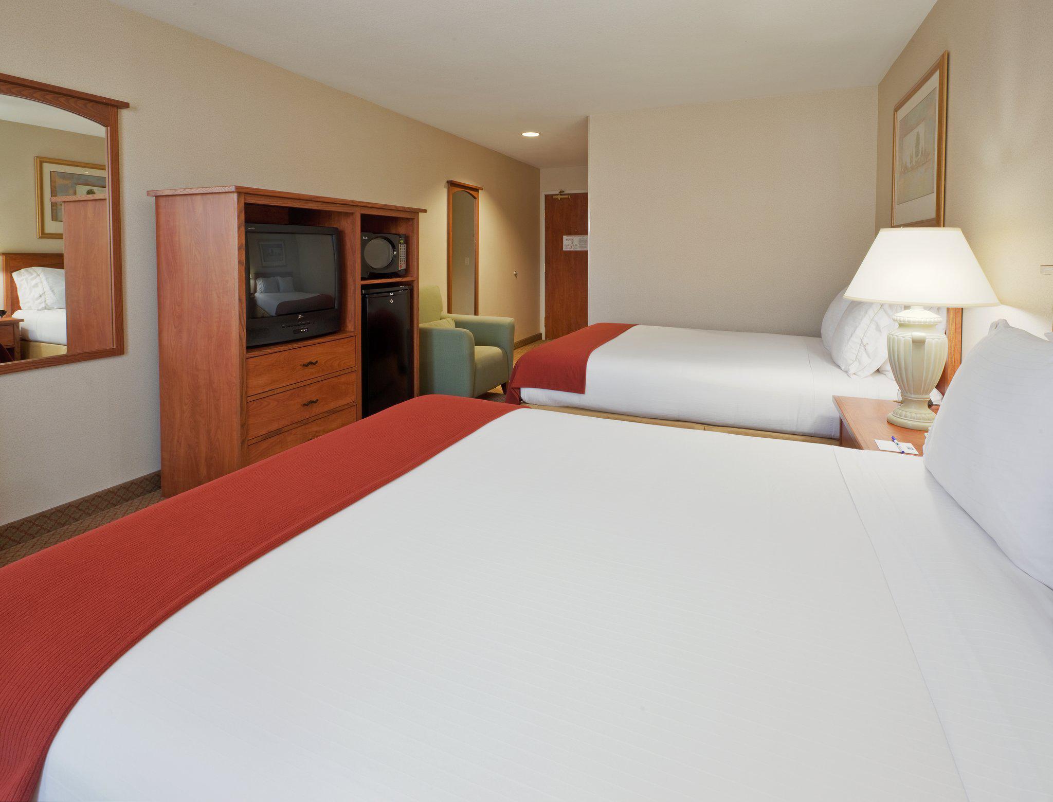 Holiday Inn Express & Suites Carson City Photo