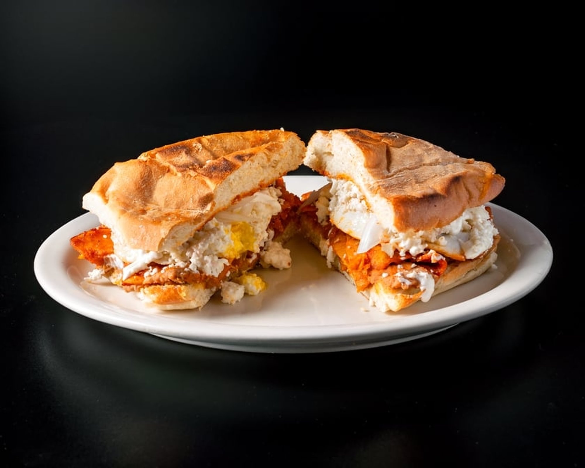 Torta De Chilaquil Con Huevos