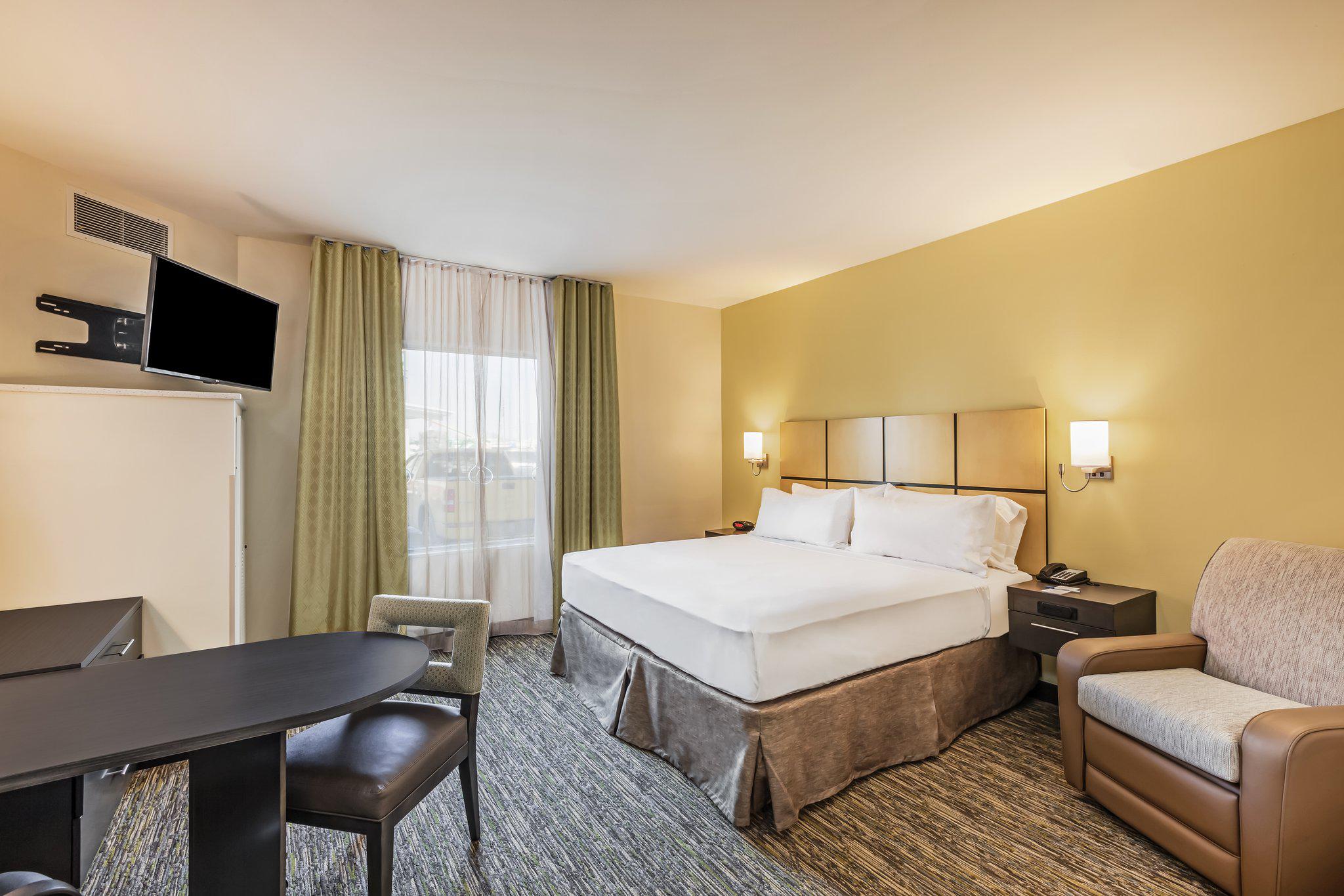 Candlewood Suites Lenexa - Overland Park Area Photo