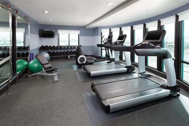 Images Four Points by Sheraton Hotel & Suites San Francisco Airport