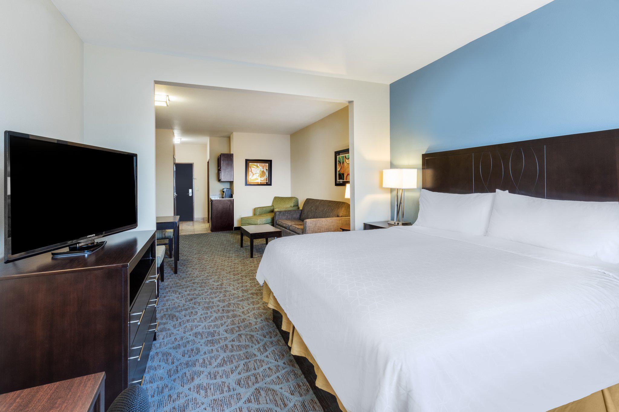 Holiday Inn Express & Suites Floresville Photo