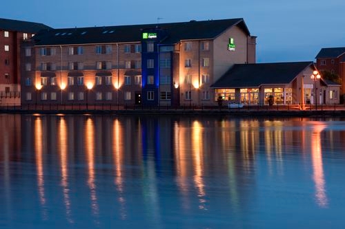 Images Holiday Inn Express Cardiff Bay