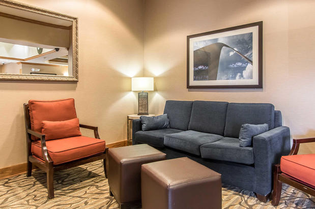 Images Comfort Suites
