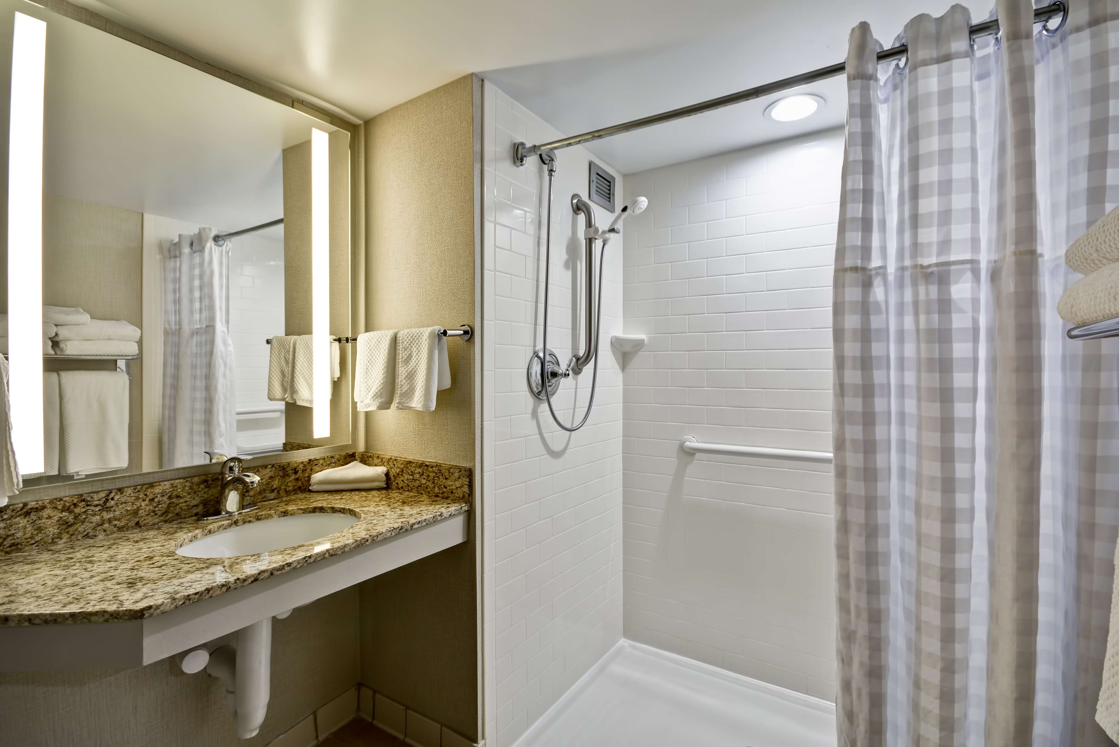 Guest room bath