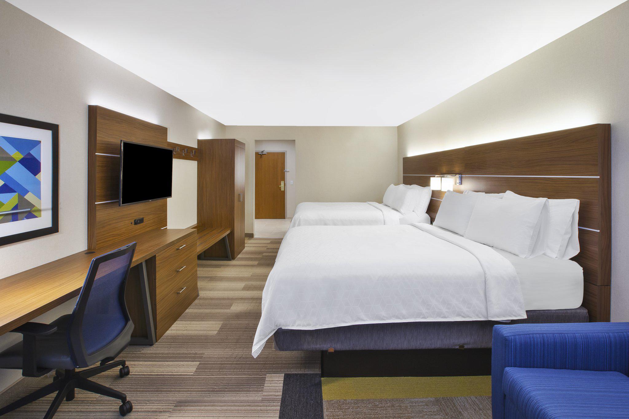 Holiday Inn Express & Suites Rochester-Victor Photo