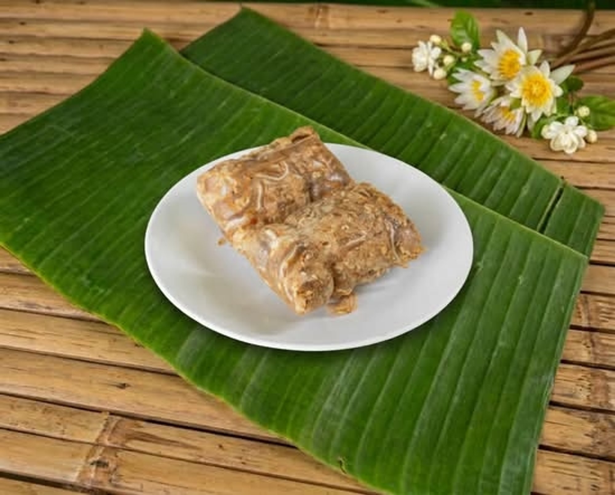 Tré Huế (Boiled Pork Ears Mixed with Roasted Rice Powder and Spices)