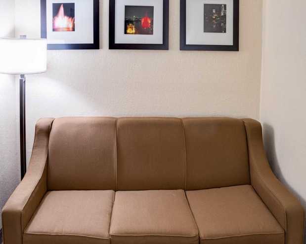 Images Comfort Suites