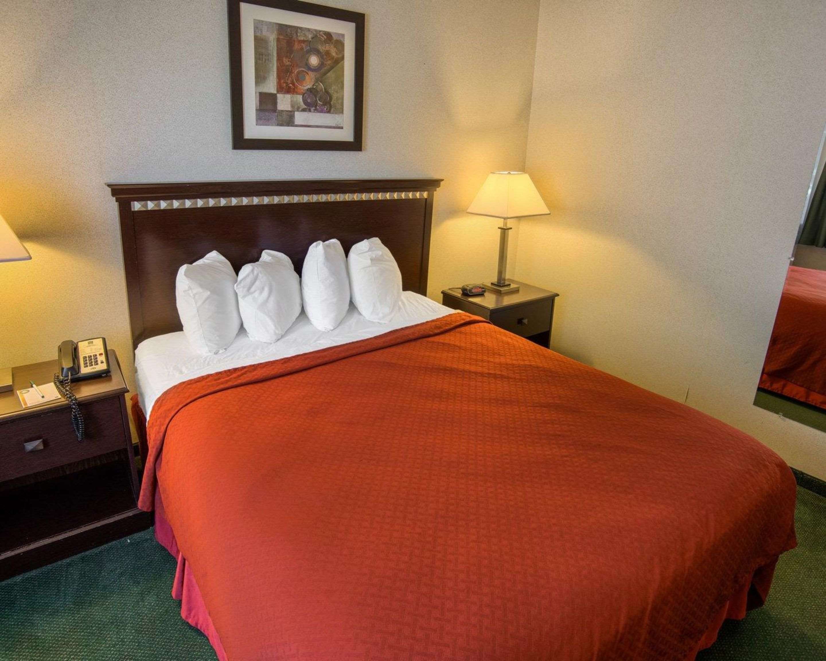 Quality Inn Near Northtown Mall & National Sports Center Photo