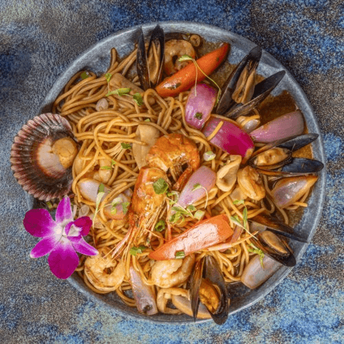 Tallarin Saltado Criollo De Mariscos