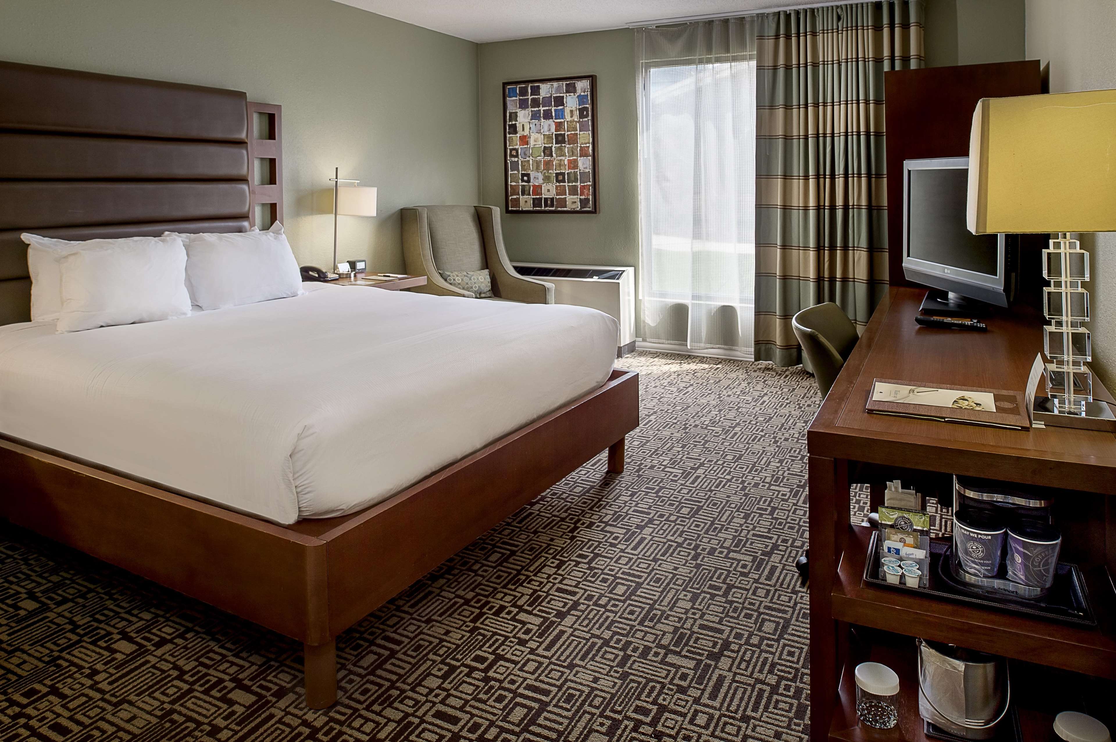 DoubleTree by Hilton Hotel Collinsville - St. Louis Photo