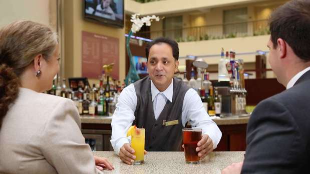 Images Embassy Suites by Hilton Detroit Troy Auburn Hills