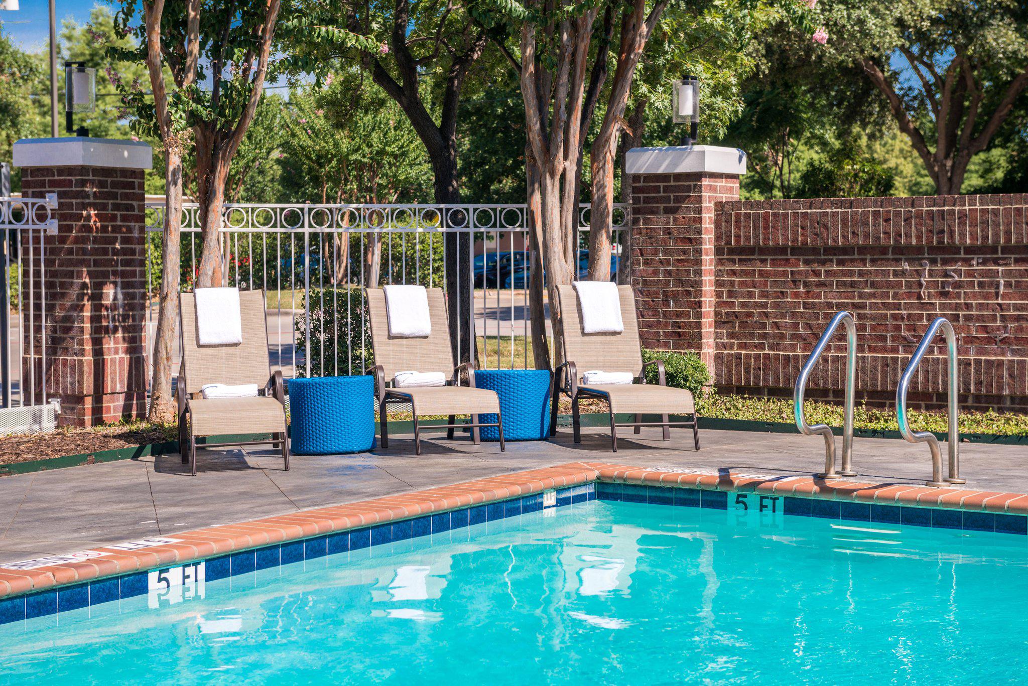 Holiday Inn & Suites Dallas-Addison Photo