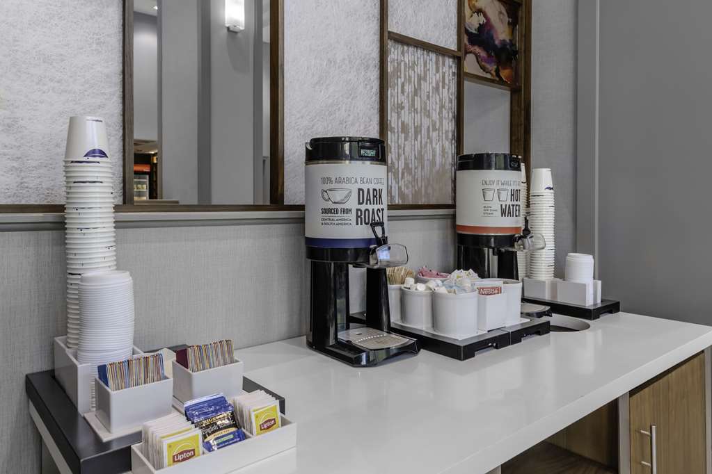 Hampton Inn & Suites Arlington Crystal City DCA Image