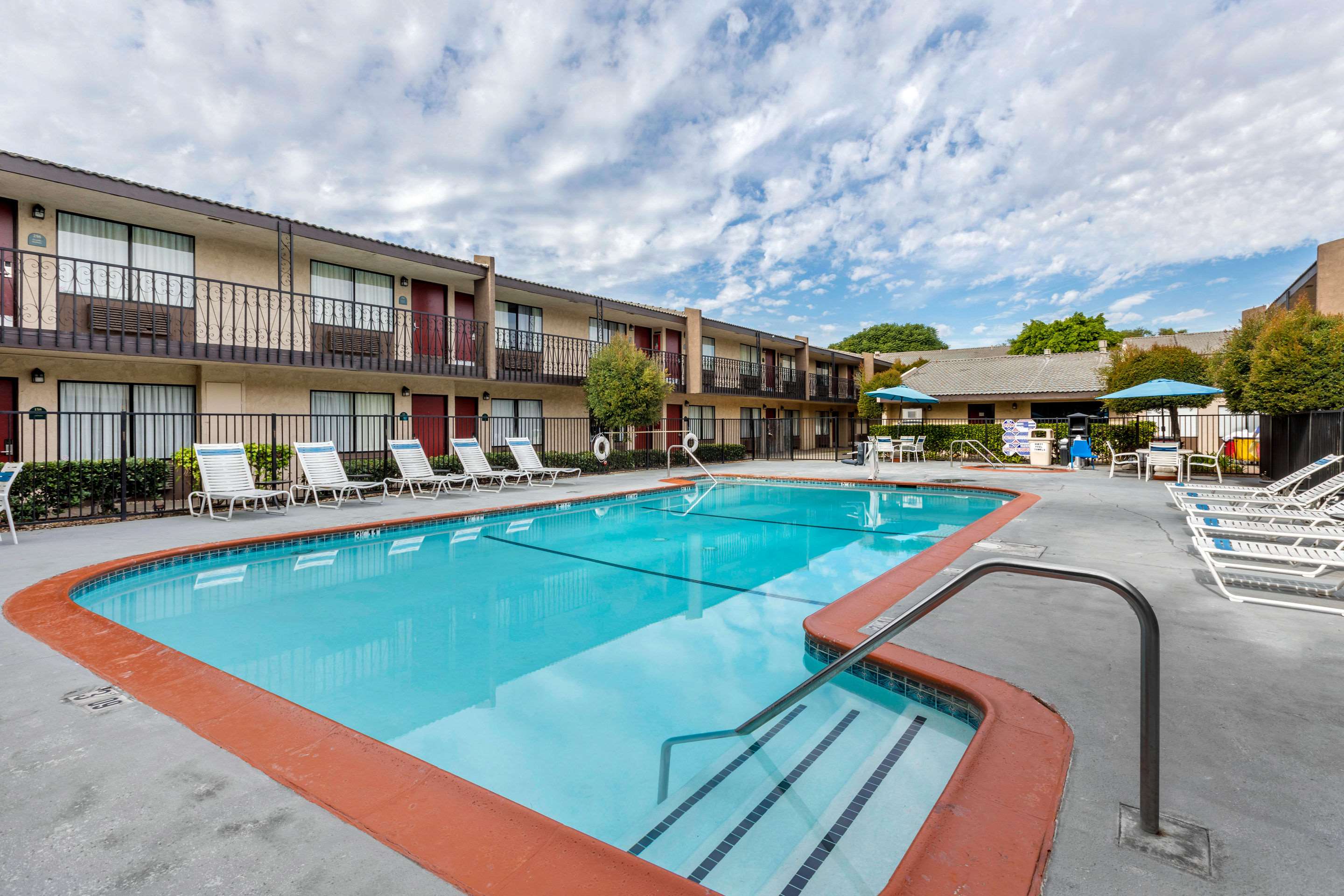 Quality Inn & Suites Buena Park Anaheim Photo