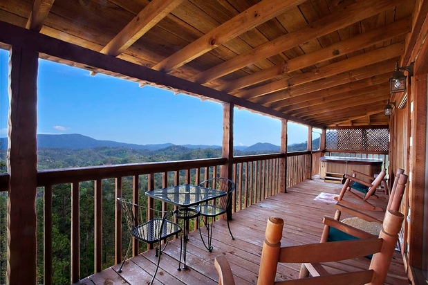Images Donny Karcie - RE/MAX Mountain Properties