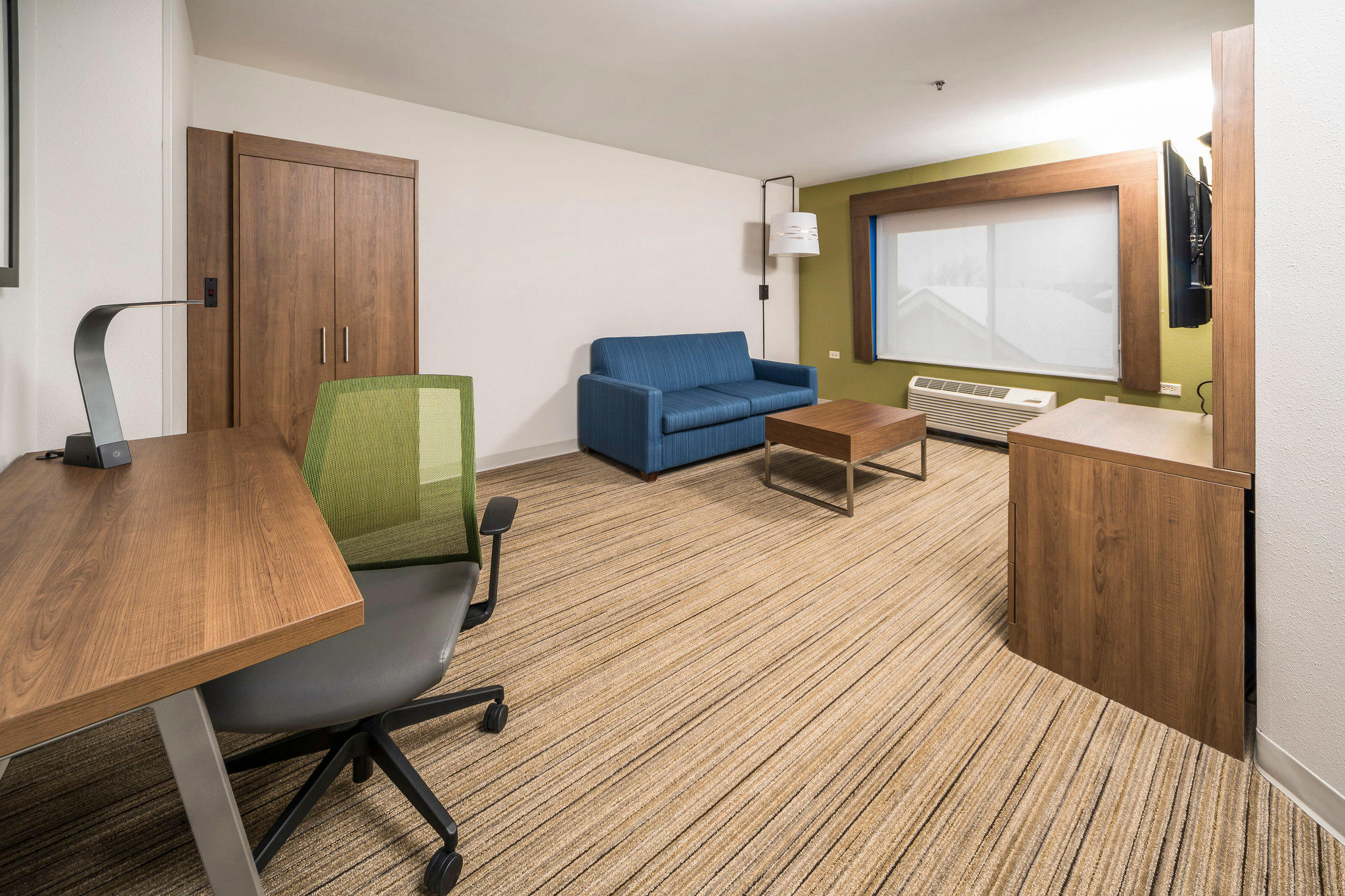 Holiday Inn Express & Suites Indianapolis Northwest Photo