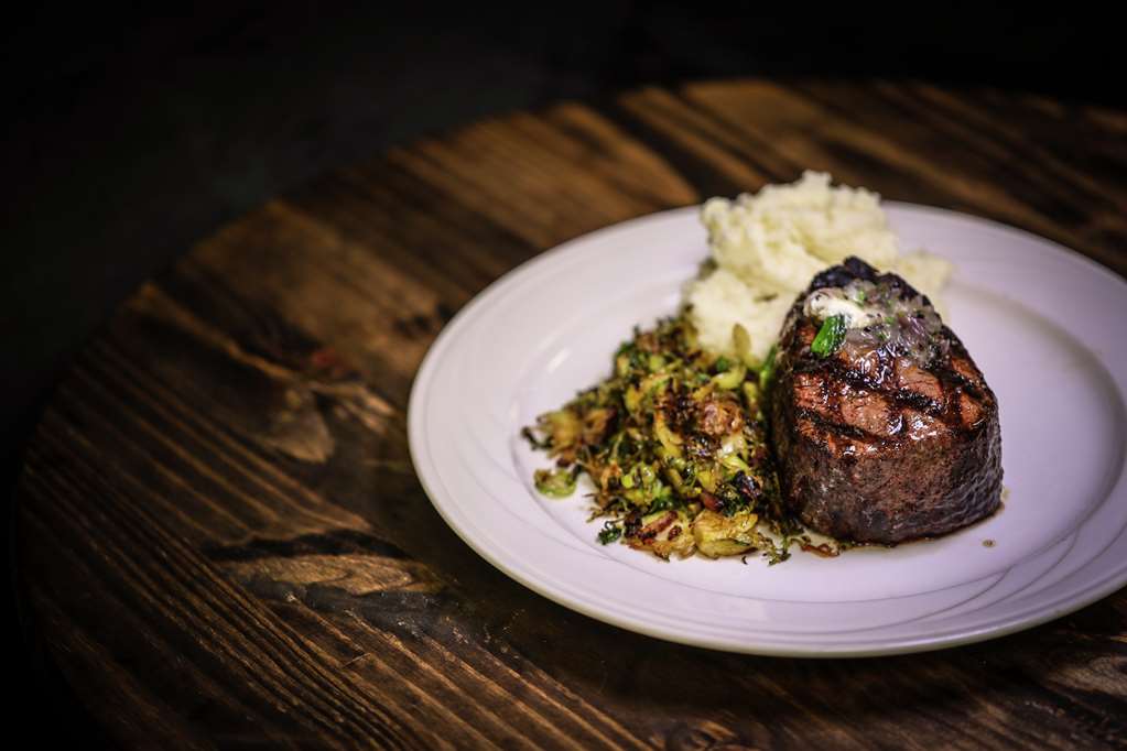 DoubleTree by Hilton Jamestown Image