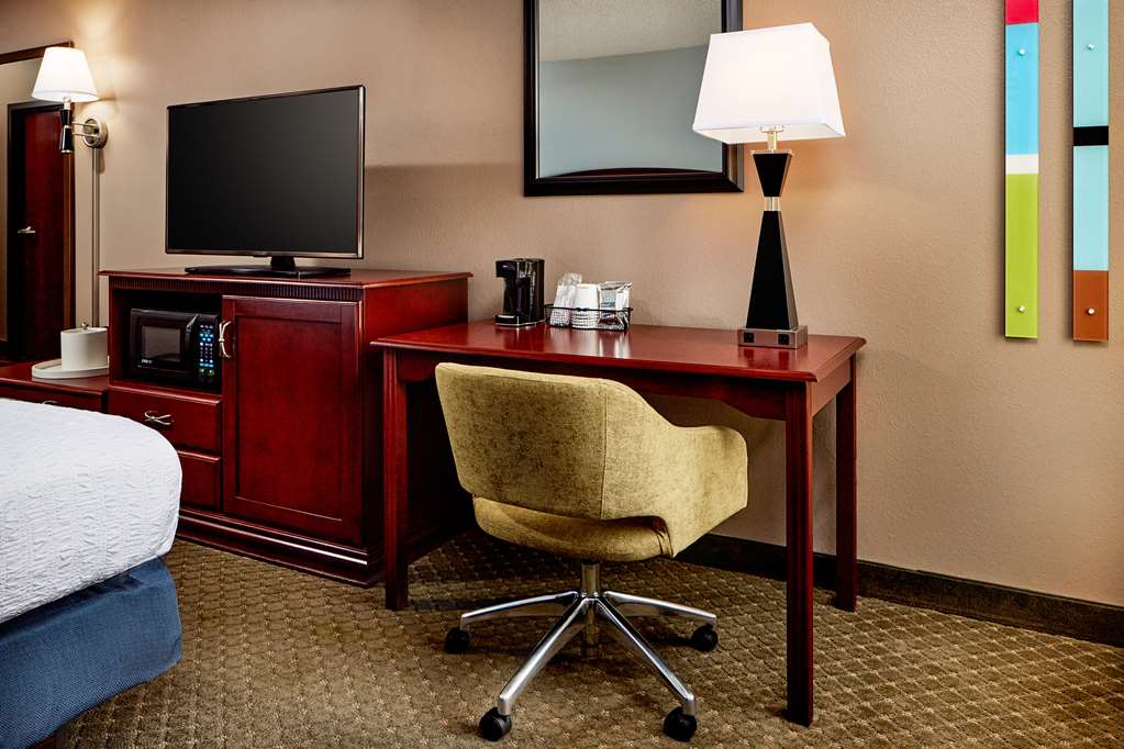 Hampton Inn Longmont Image