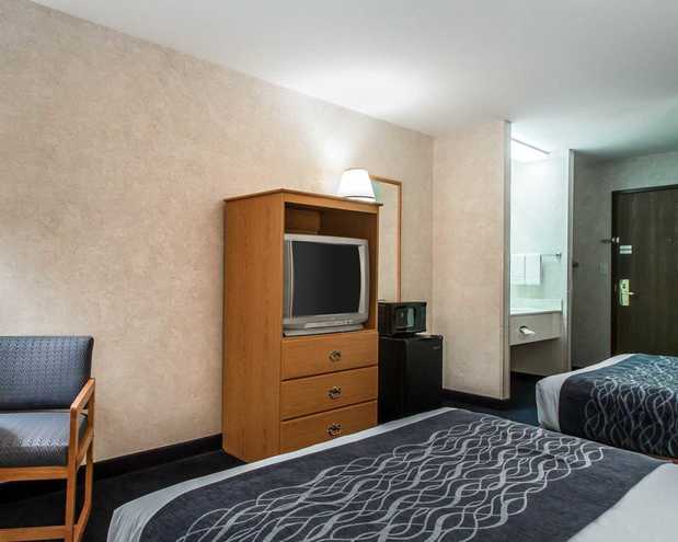 Images Econo Lodge Inn & Suites Lake Of The Ozarks