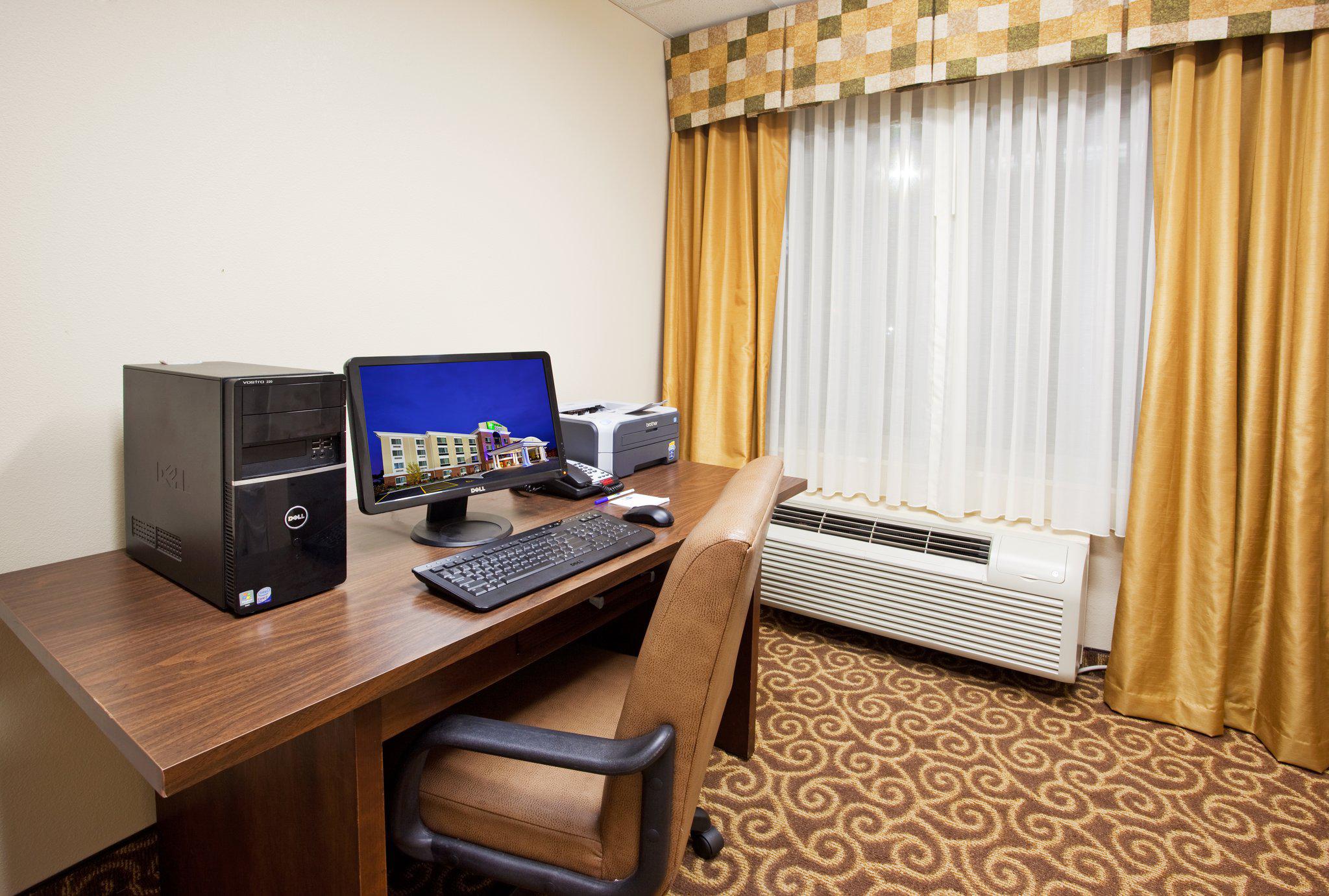 Holiday Inn Express & Suites Niagara Falls Photo